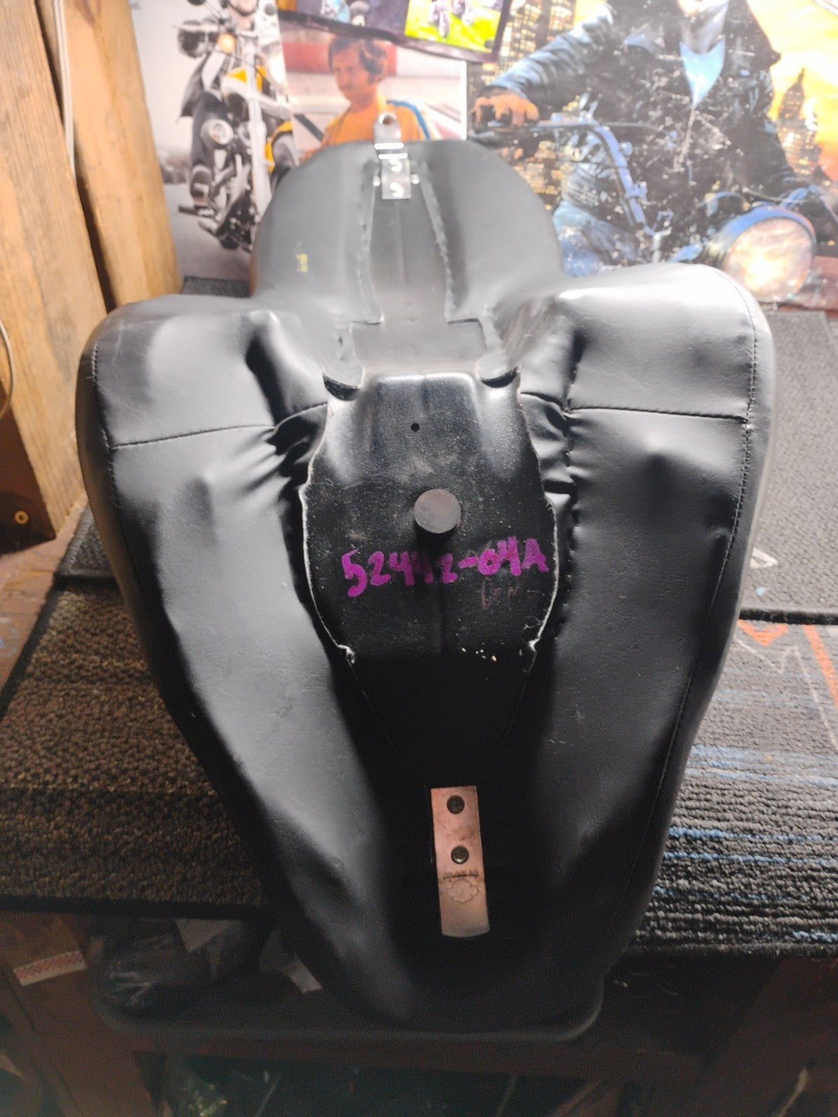 OEM Harley Davidson Softail Reach Seat 52442-04 FXST FLST