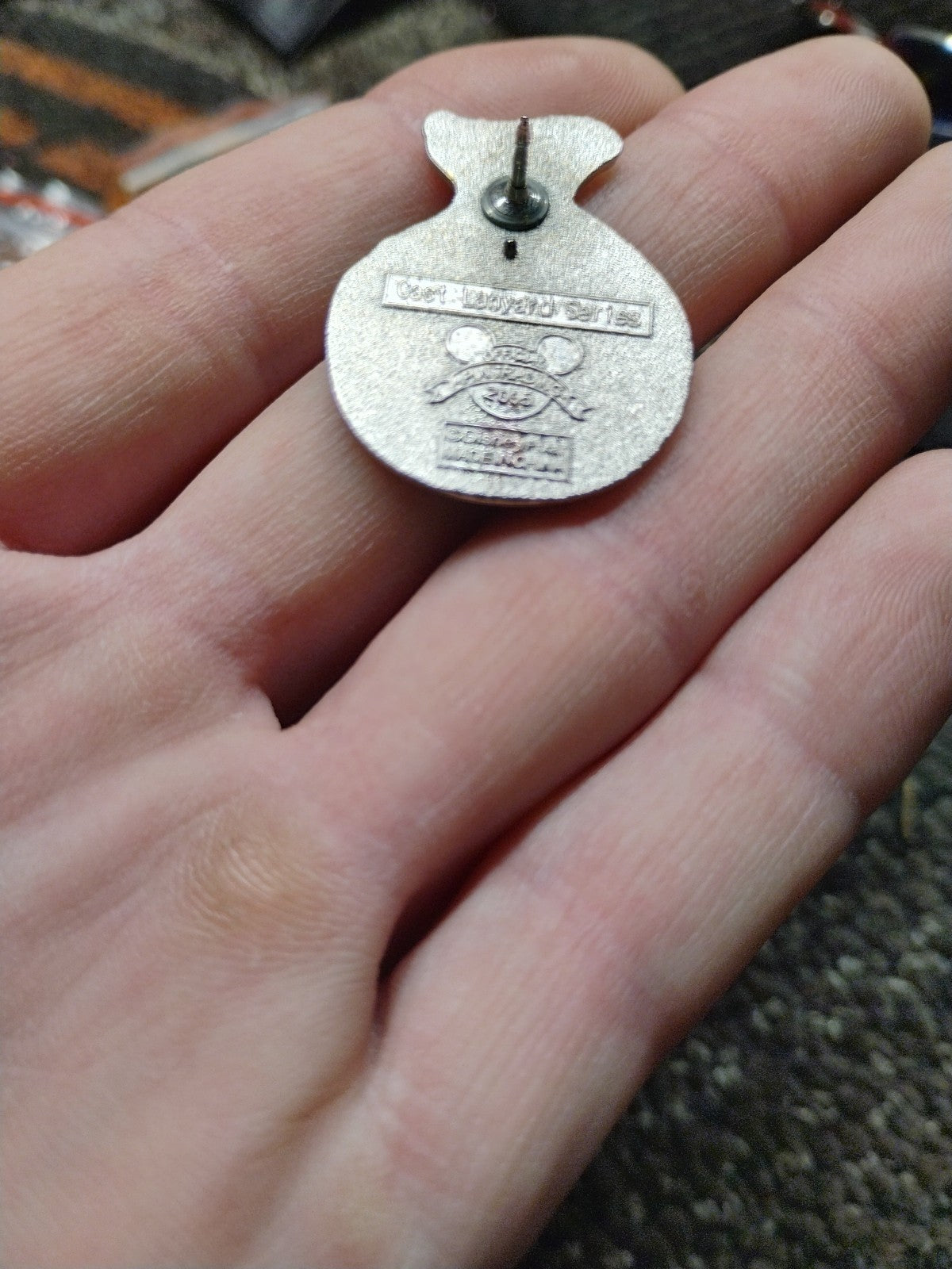 2005 WDW Disney Peach Starfish Finding Nemo Hidden Mickey Pin