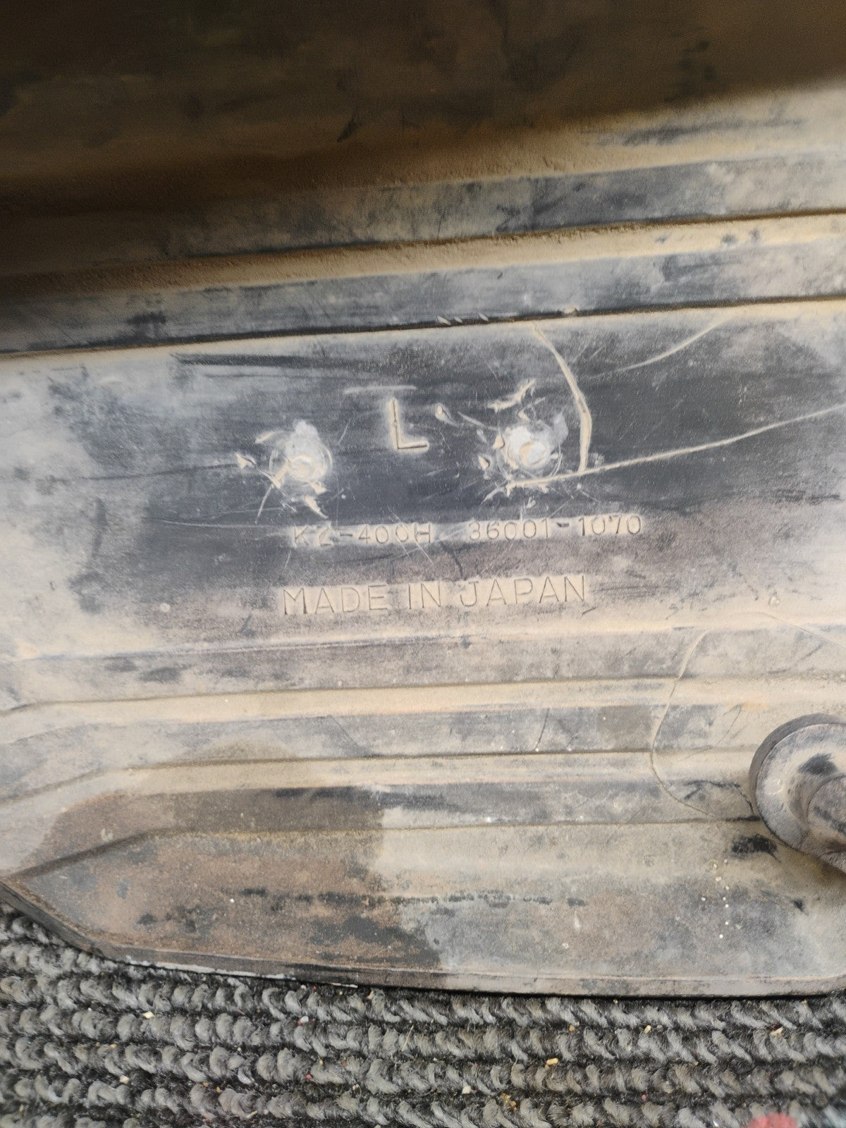 1980-1983 KAWASAKI LTD440 LEFT SIDE COVER ORANGE *