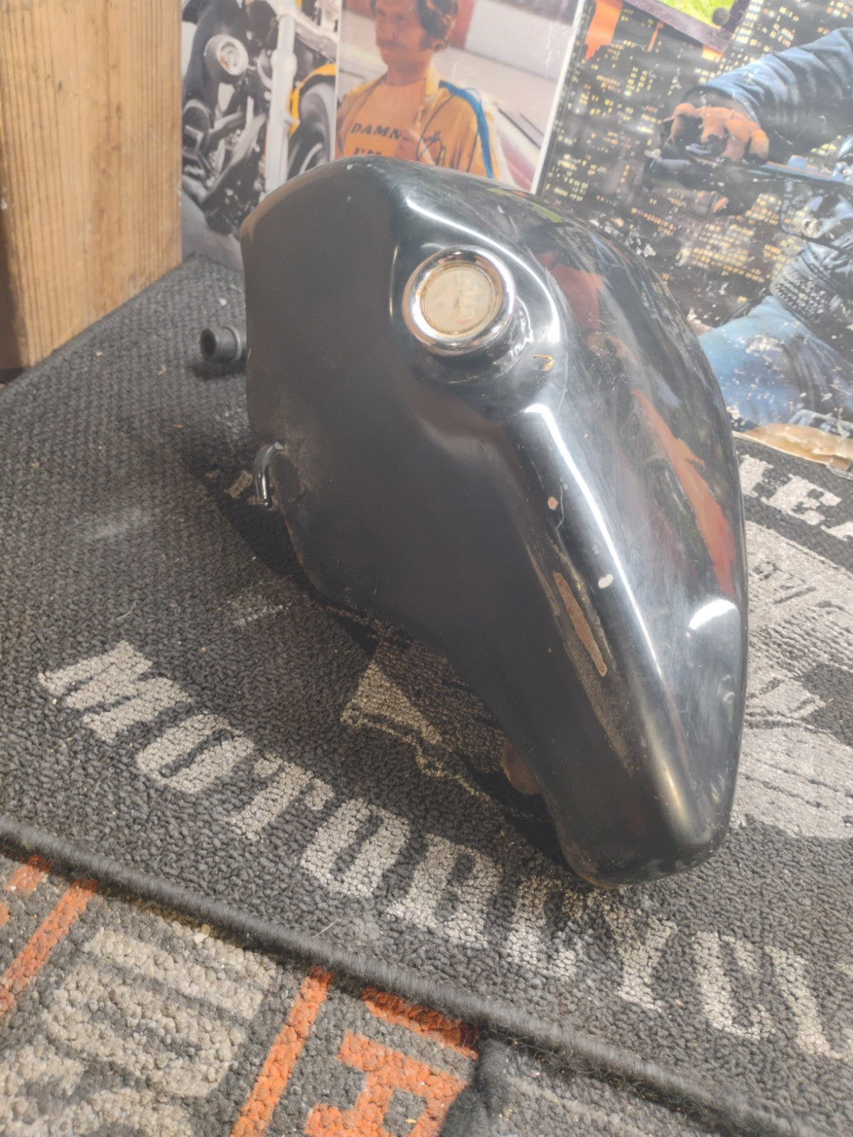 1991-2003 Harley Davidson XL883 883 XL883R Oil Reservoir Tank W/Gauge OEM Black