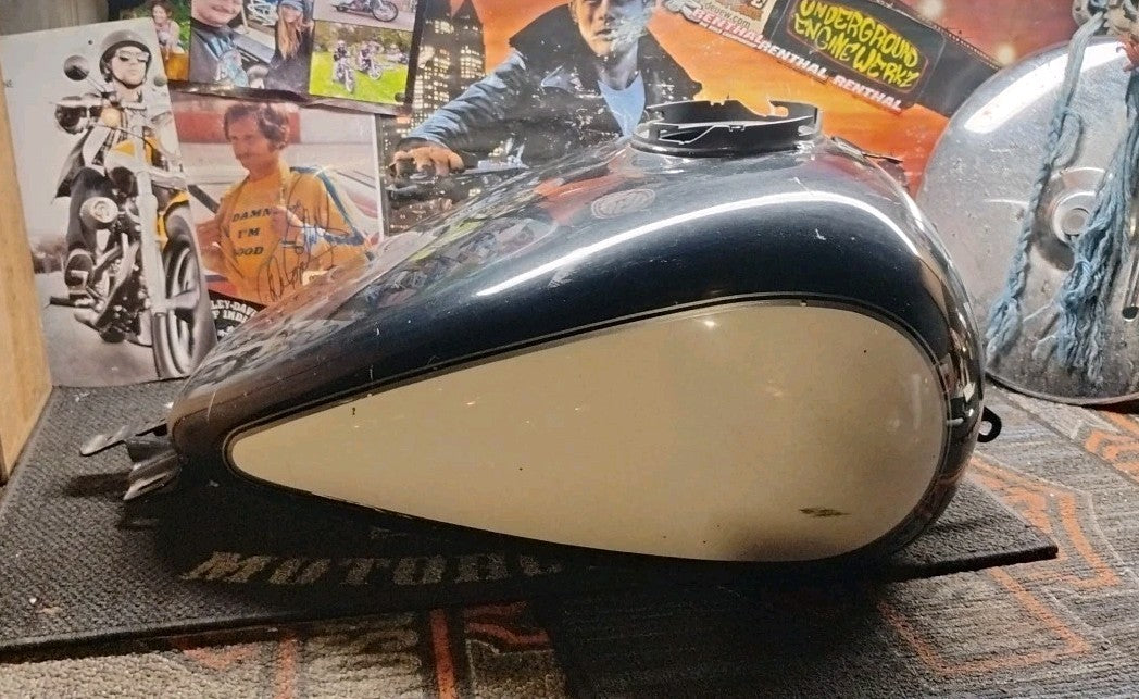 OEM Harley-Davidson Touring 6 Gallon Fuel Gas Tank Black Cream Two Tone
