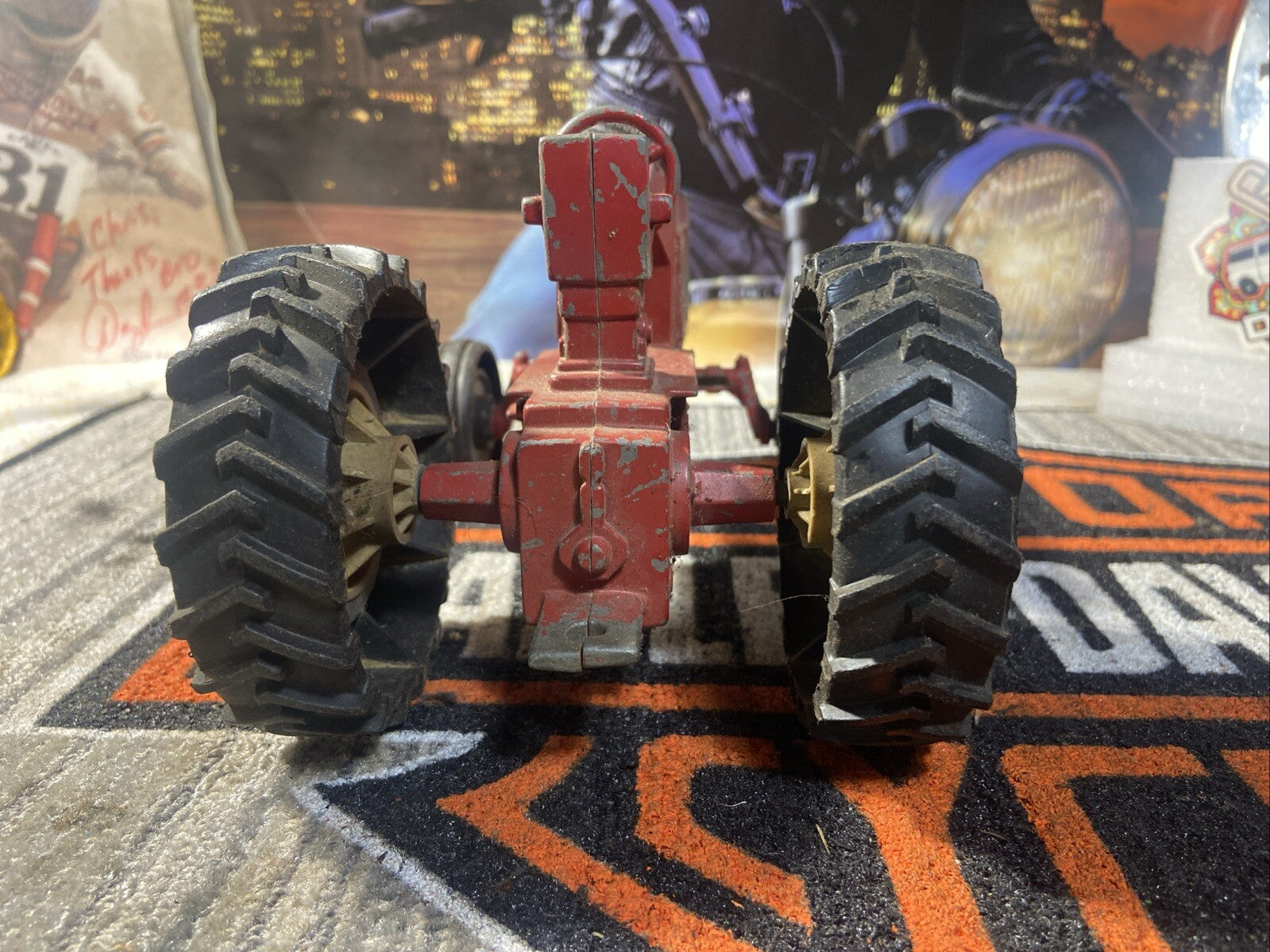 8" VINTAGE DIE-CAST Red Ertl  415 TOY FARM TRACTOR MADE IN USA