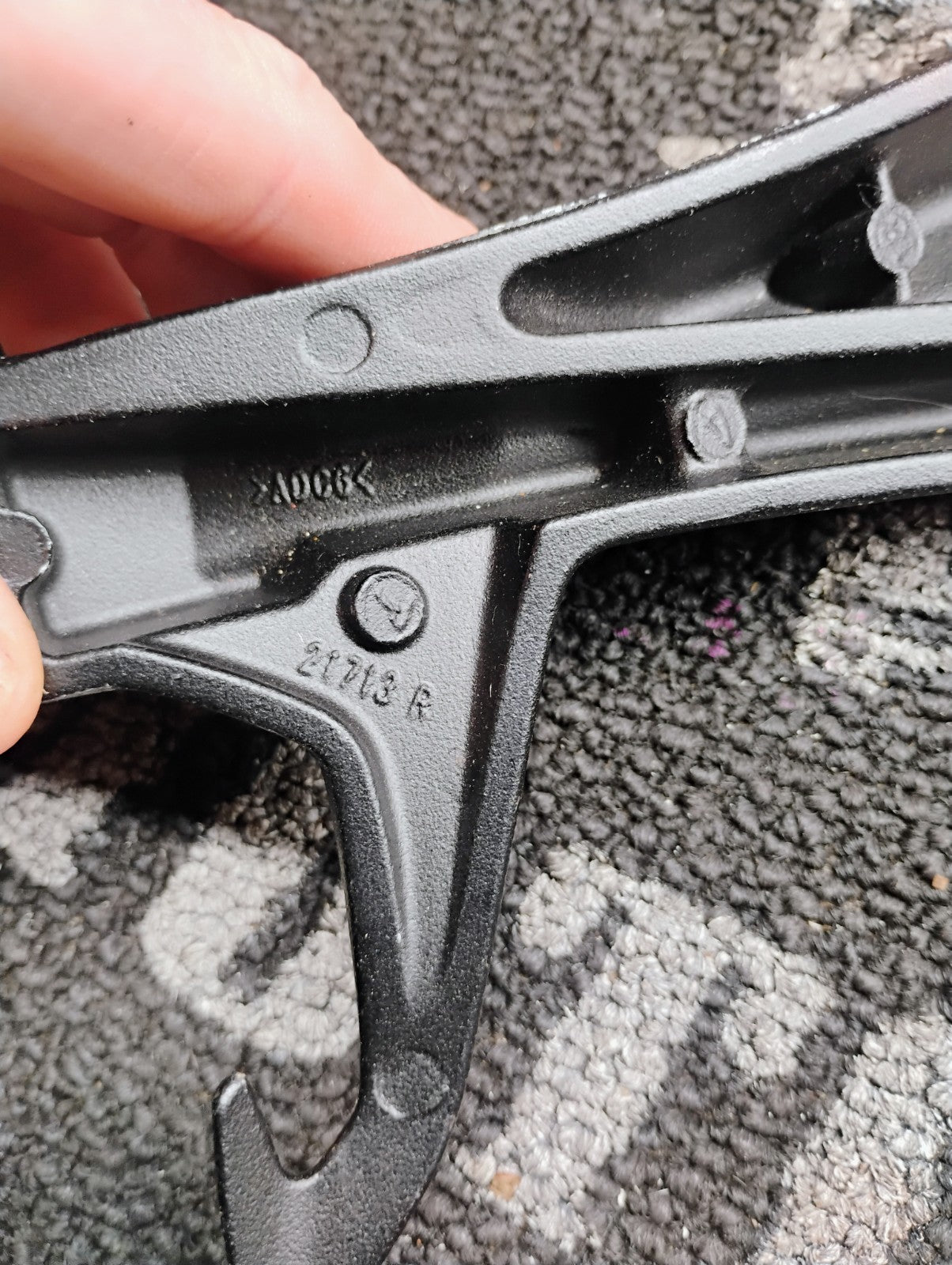 Suzuki GSX Kawasaki Ninja Rear Passenger Footpeg Brackets 21713R 21714L