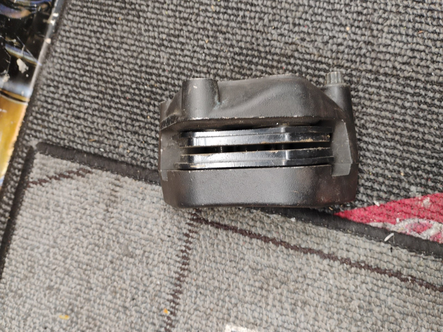 14-22 HARLEY DAVIDSON IRON 883 FRONT BRAKE CALIPER 41300010