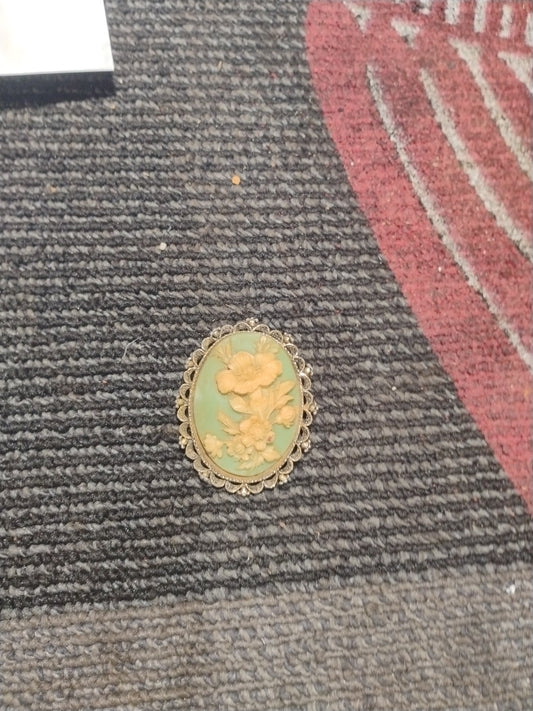 Vintage Gerrys Floral Cameo Pendant Brooch