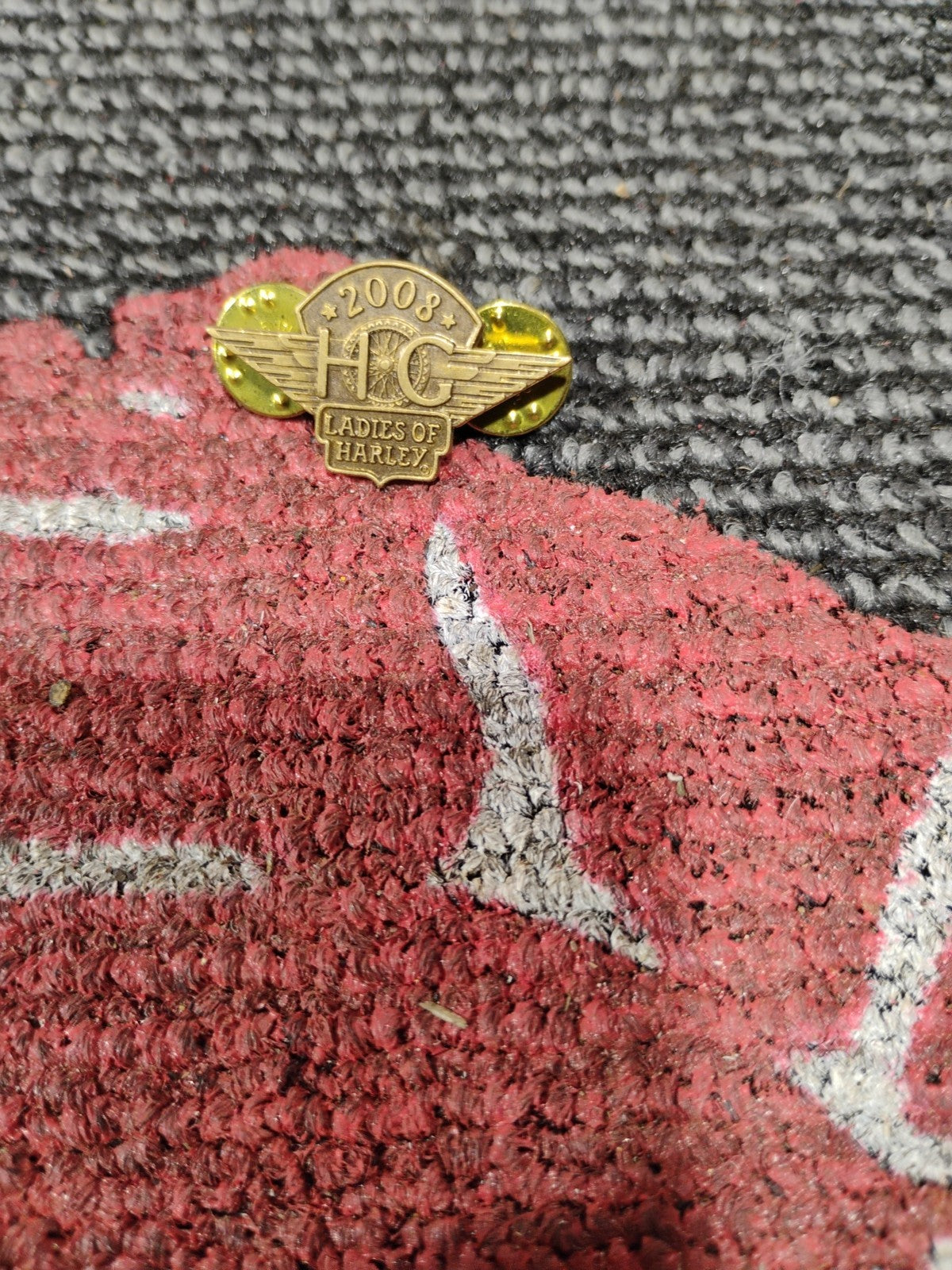 Harley-Davidson HOG 2008 LADIES OF HARLEY Wings 1.25" x .75" Lapel PIN Badge!