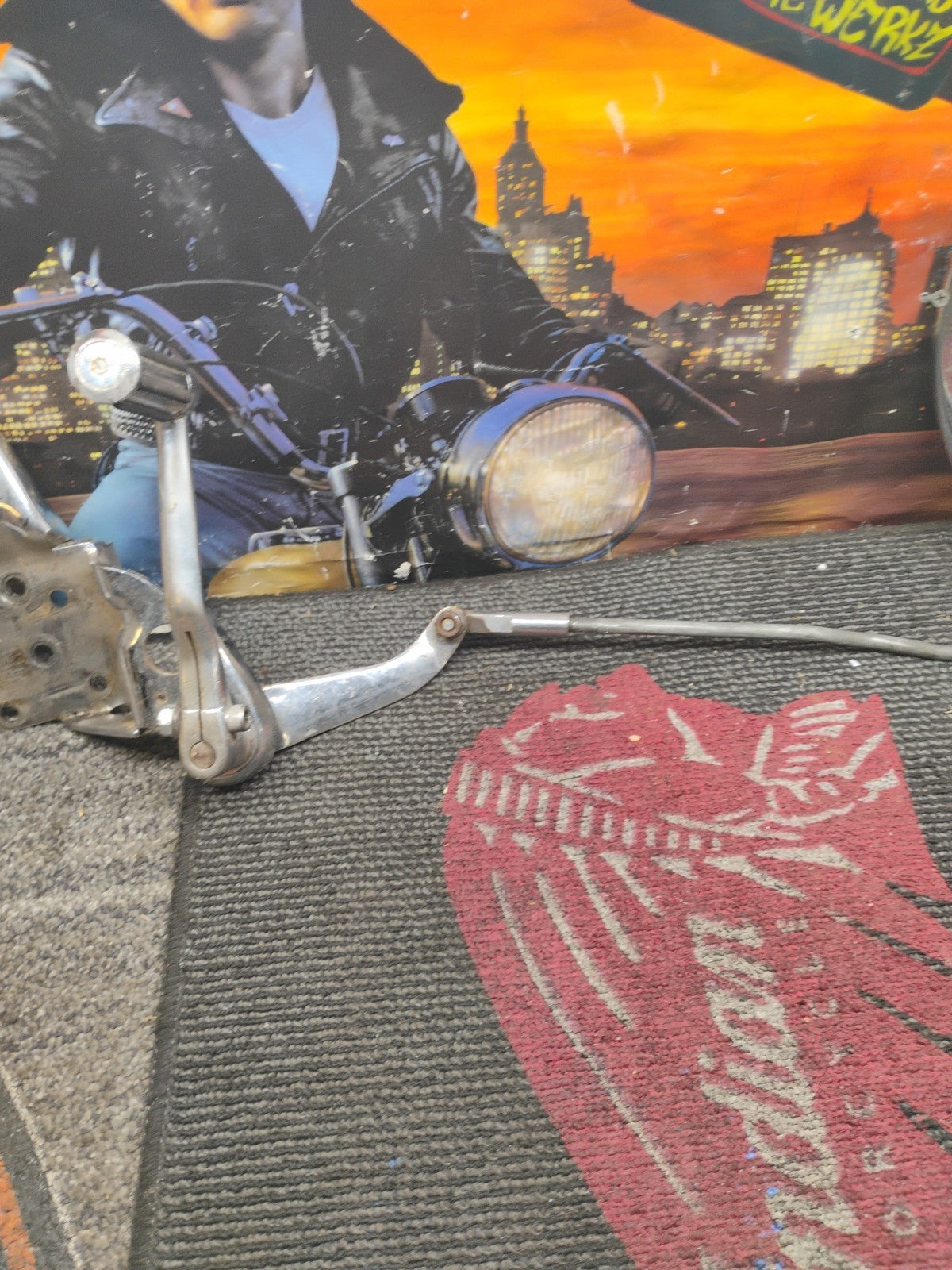 2007 Harley Davidson Dyna Front Driver Foot Pegs mount bracket