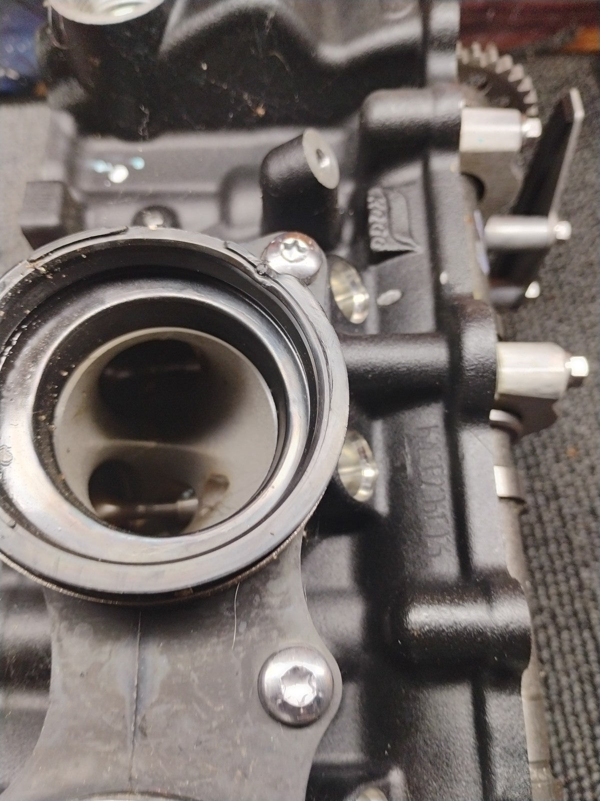 21 Triumph Rocket III 3 GT 2500 engine cylinder head ,valves ,camshaft and more