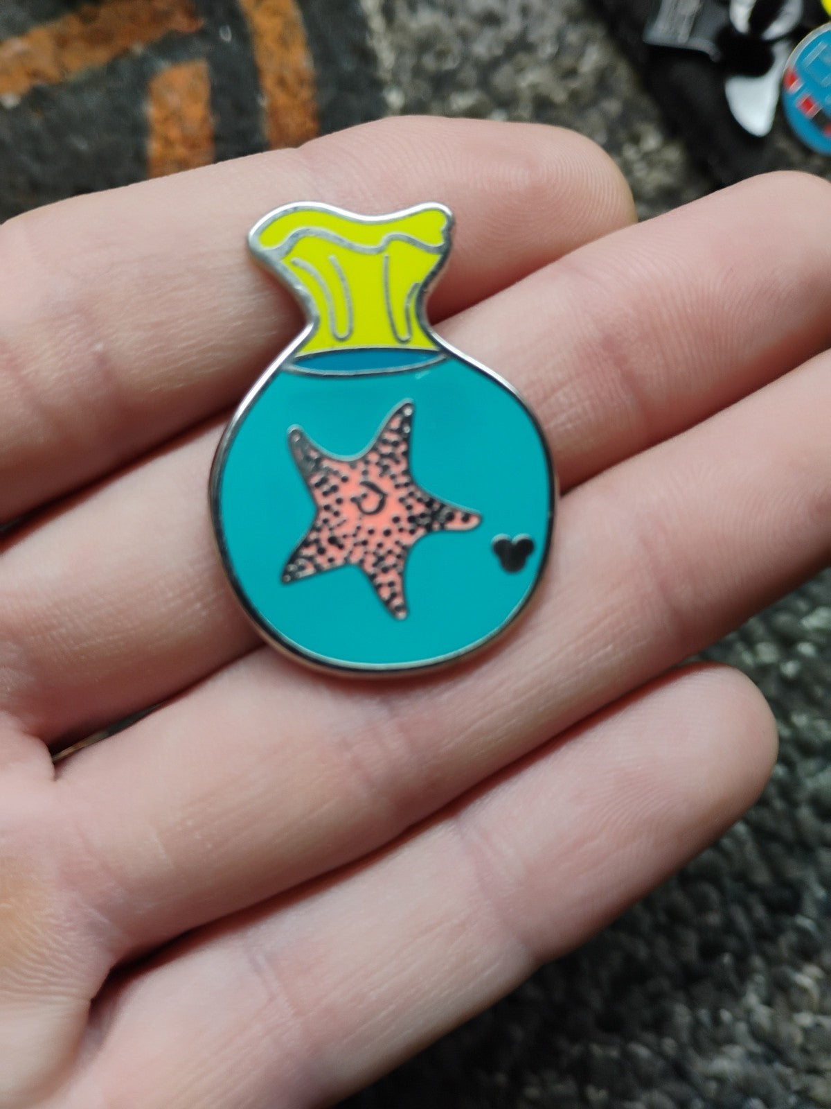 2005 WDW Disney Peach Starfish Finding Nemo Hidden Mickey Pin