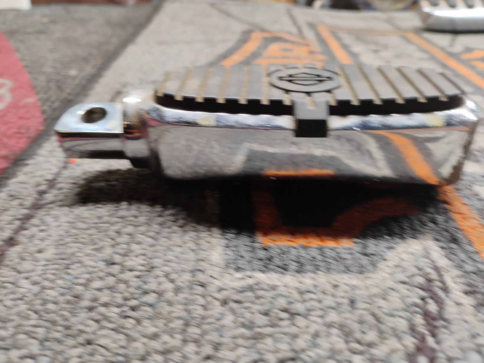 SINGLE Harley Crested Bar Shield Right Foot Peg Chrome Passenger 