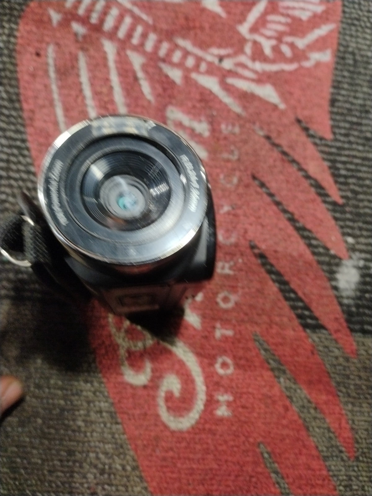 Digital Video Camera 2.7k HD 42.0 Mega Pixels 18x Digital Zoom