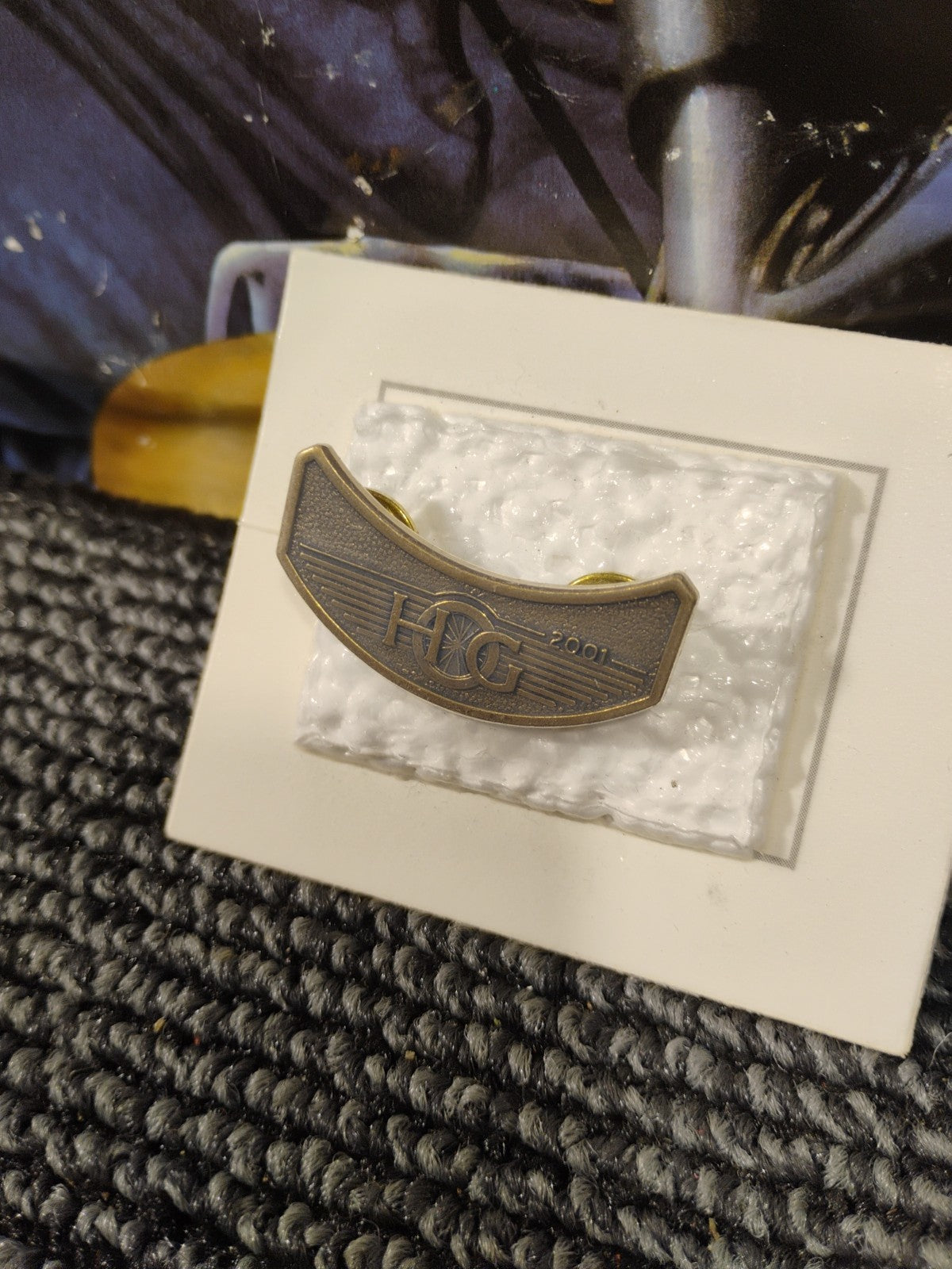 HARLEY DAVIDSON MOTORCYLE PINBACK PIN vintage badge emblem cycle hog 2001