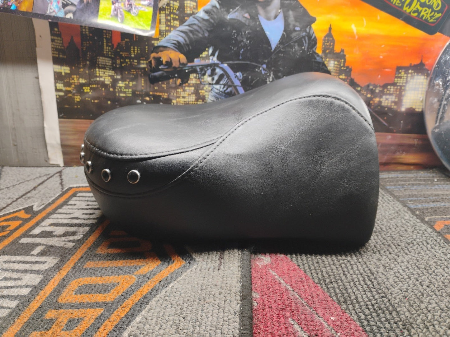 02 Harley Touring Road King FLHR REAR PASSENGER SEAT 