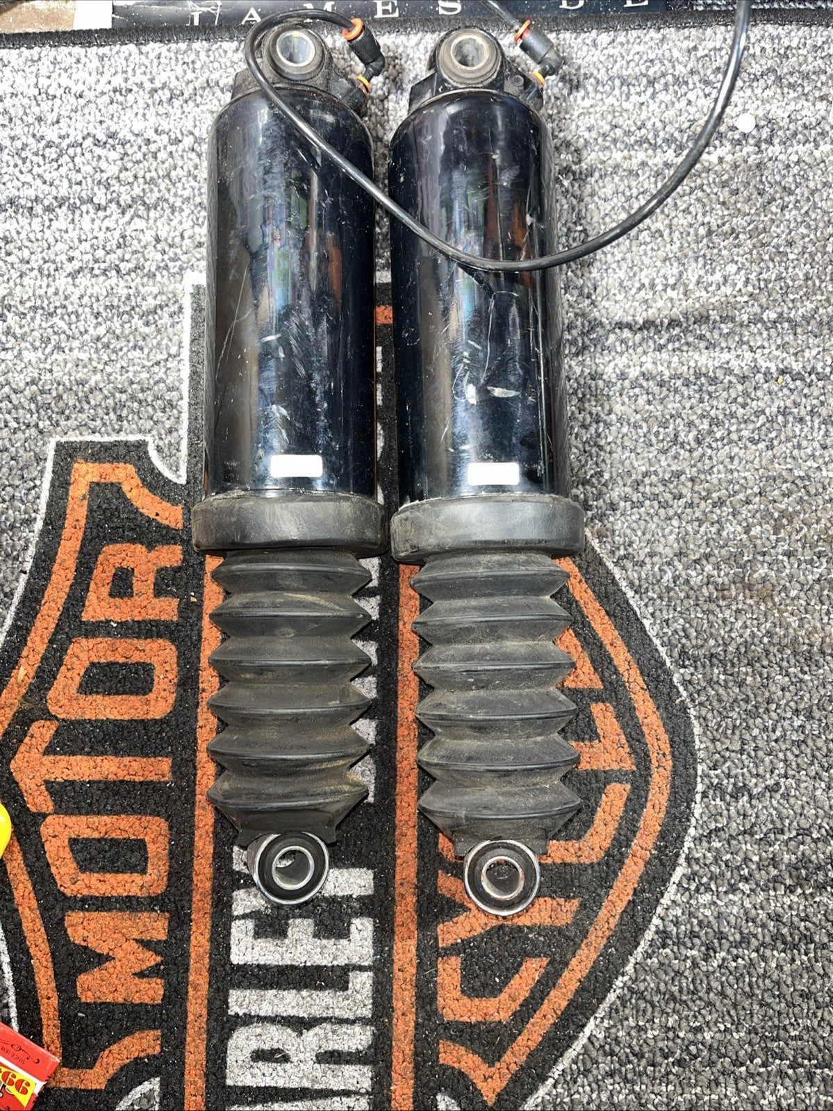 Harley Davidson OEM FLHR/FLHP/FLHT Touring Rear Shocks 54000036
