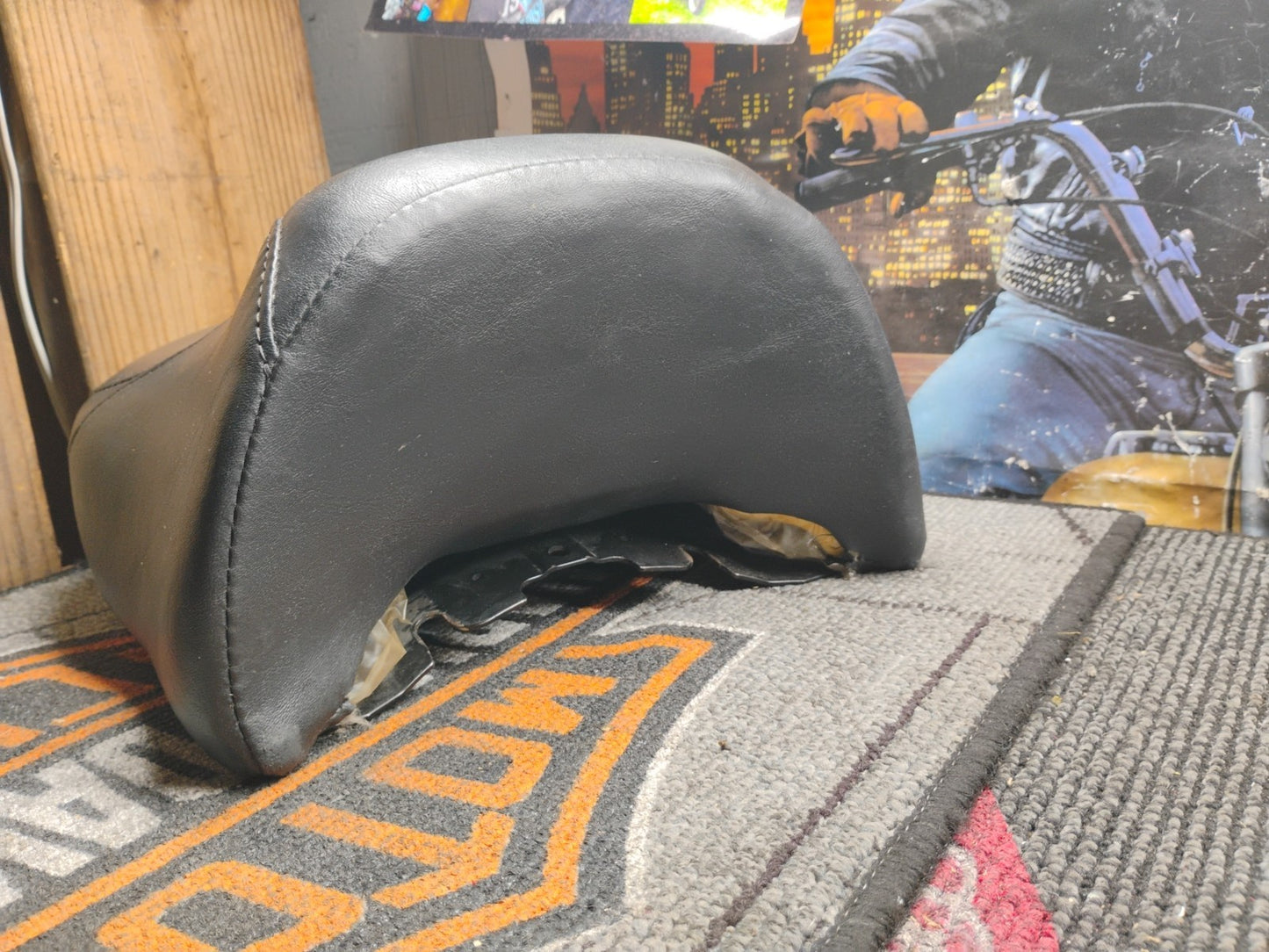 02 Harley Touring Road King FLHR REAR PASSENGER SEAT 