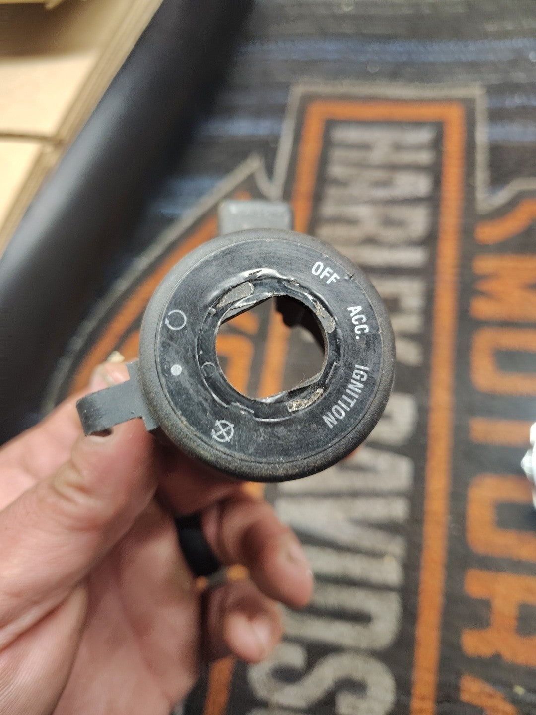 OEM HARLEY DAVIDSON SPORTSTER BLACK IGNITION KEY SWITCH HOUSING 71510-95