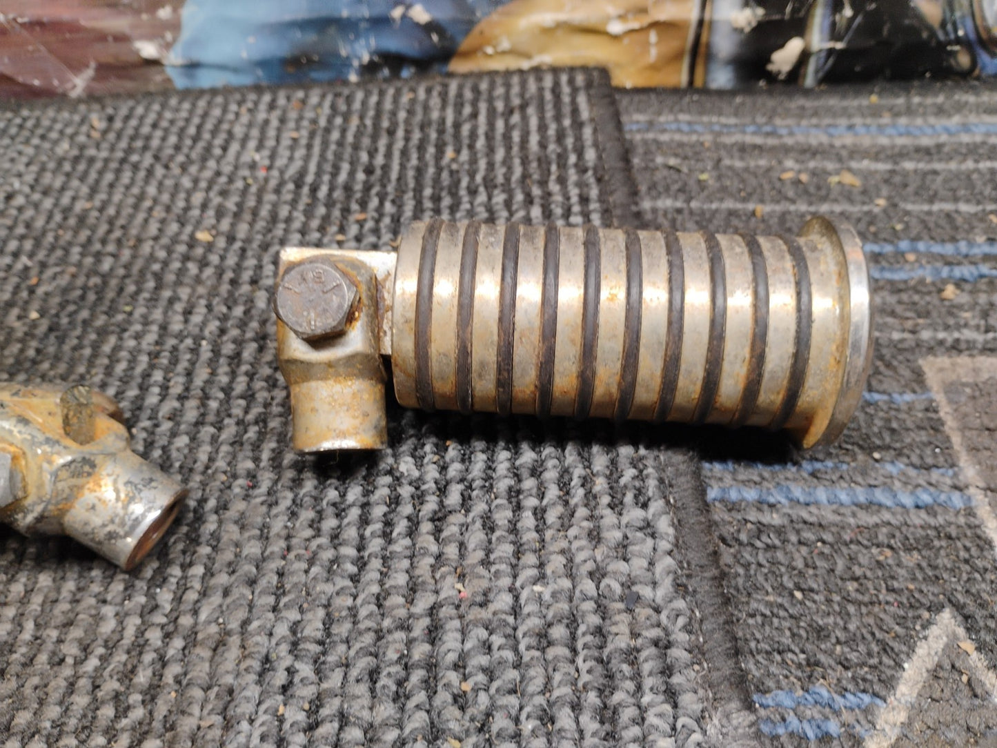 HARLEY DAVIDSON FOOTREST FOOTPEGS PAIR RIGHT LEFT