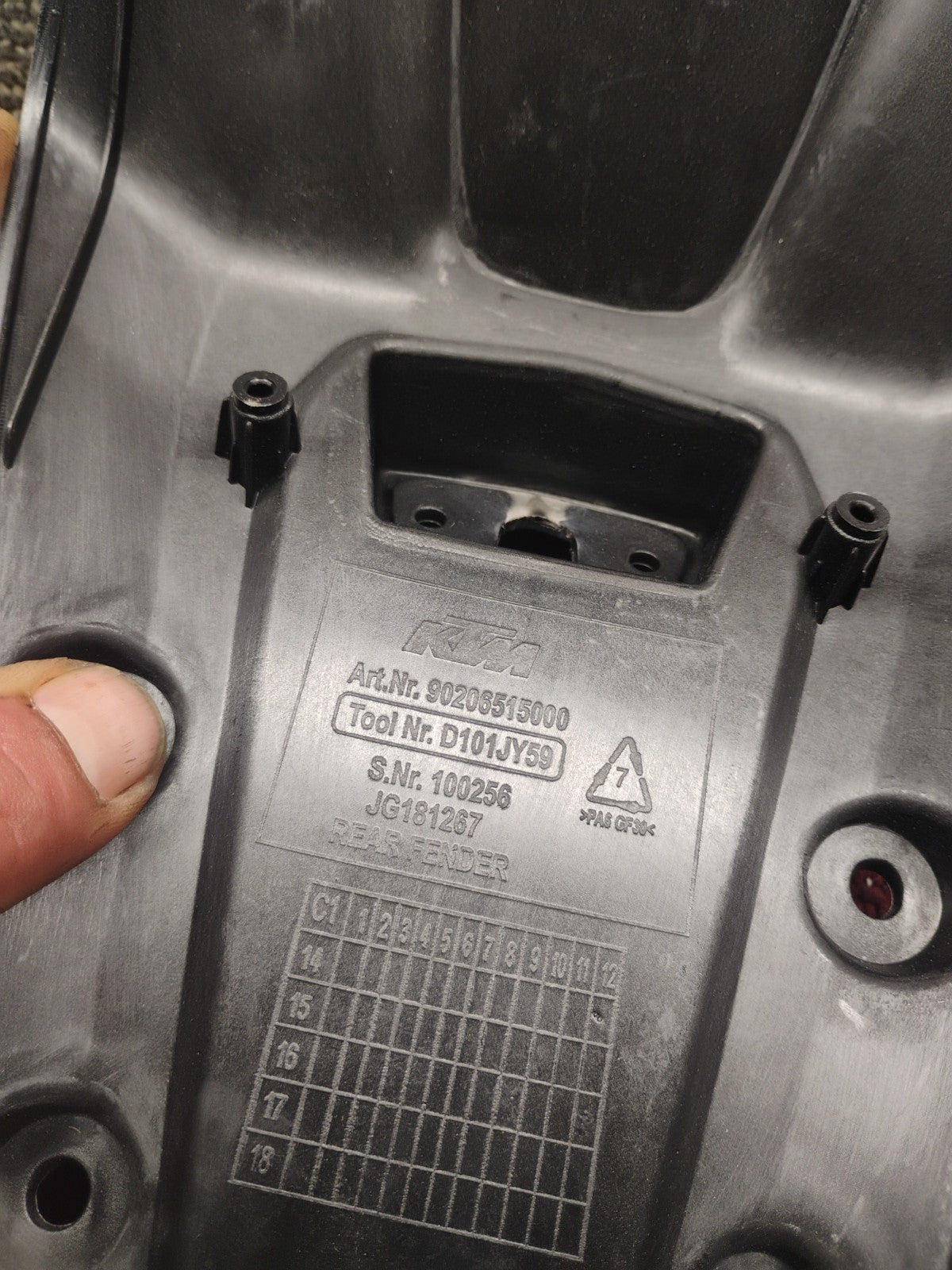 GENUINE OEM REAR LONG FENDER MUD SPLASH GUARD FOR YAMAHA XMAX X-MAX 300 17-2023