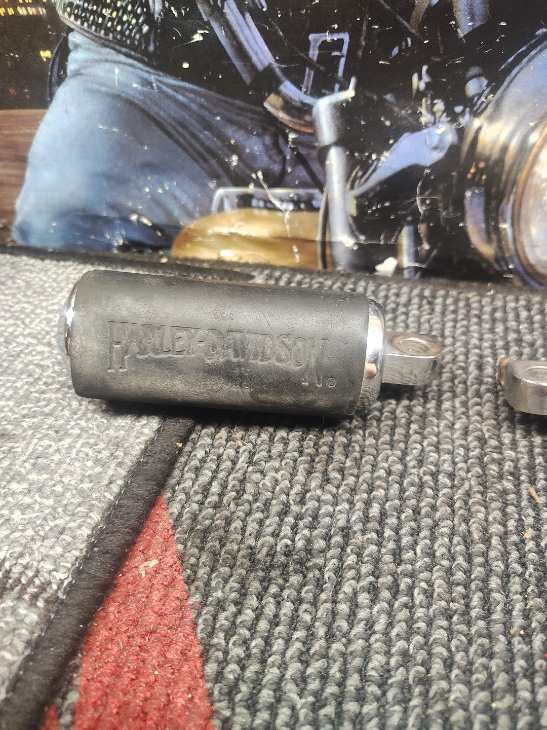 Harley Davidson Footpegs pegs 7/16" wide mount black rubber OEM