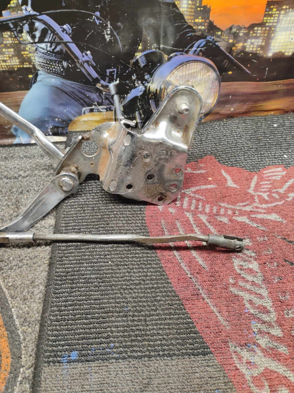 2007 Harley Davidson Dyna Front Driver Foot Pegs mount bracket