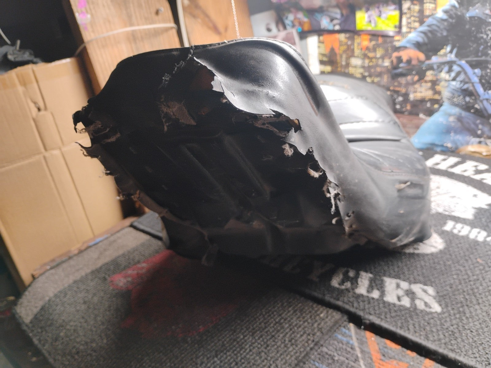 OEM Harley Shovelhead FLH Electra Glide Frame Mount Seat 52411-79