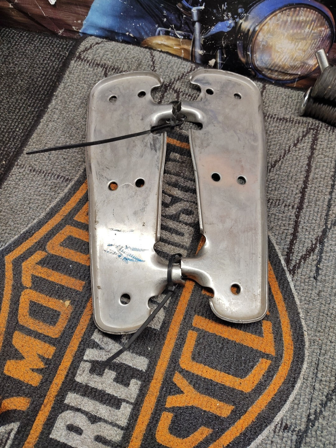 NOS Genuine Harley 2005-2017 Softail Floorboard Bottom  Pair 50624-05