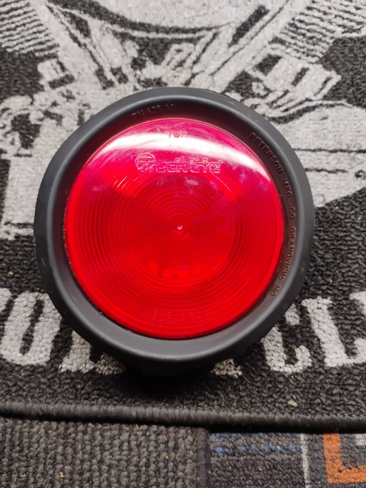 TRUCKLITE 40318R, FITS 4.5" HOLE