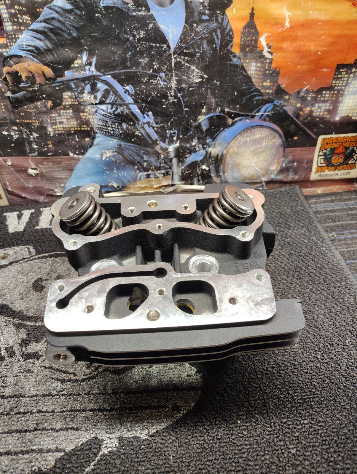 2004 Harley Davidson Road King FLHRSI Front & Rear  Cylinder Head Assembly