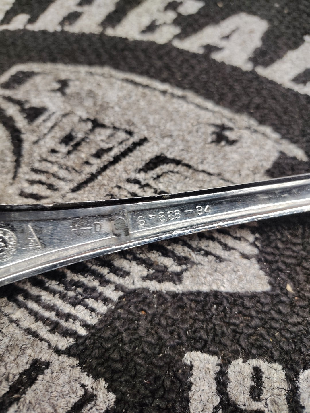 HARLEY ROAD KING FLHR HEADLIGHT NACELLE TRIM SPEAR OEM 67868-94