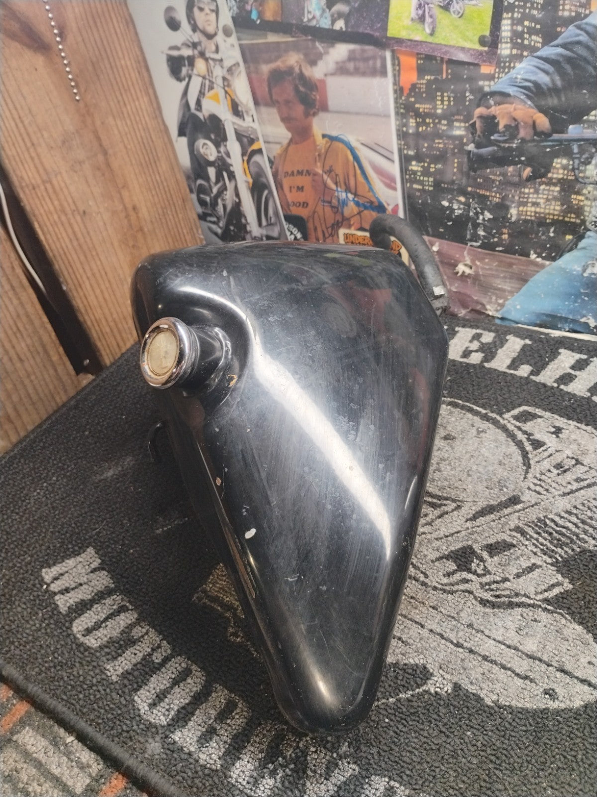 1991-2003 Harley Davidson XL883 883 XL883R Oil Reservoir Tank W/Gauge OEM Black