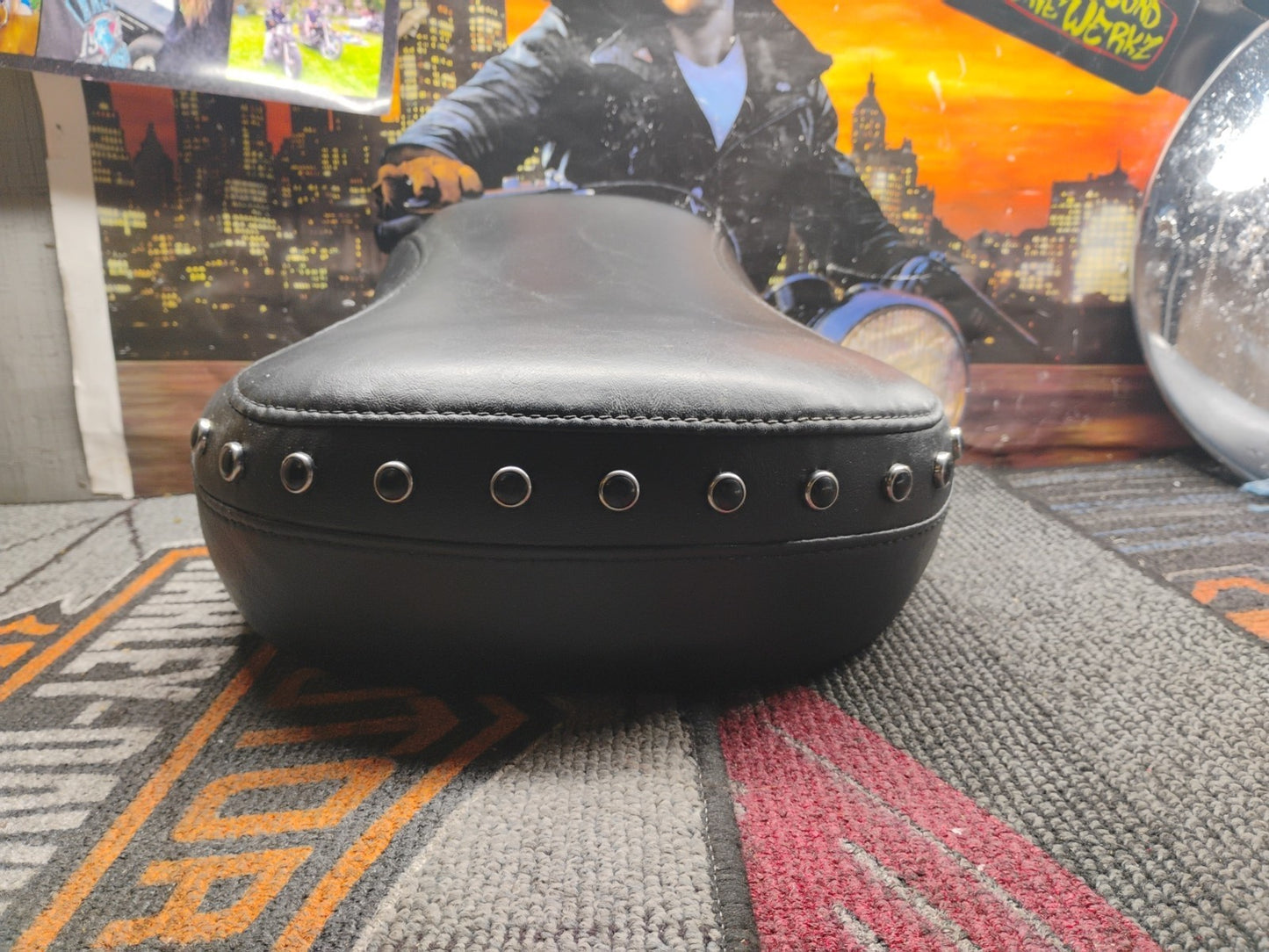 02 Harley Touring Road King FLHR REAR PASSENGER SEAT 