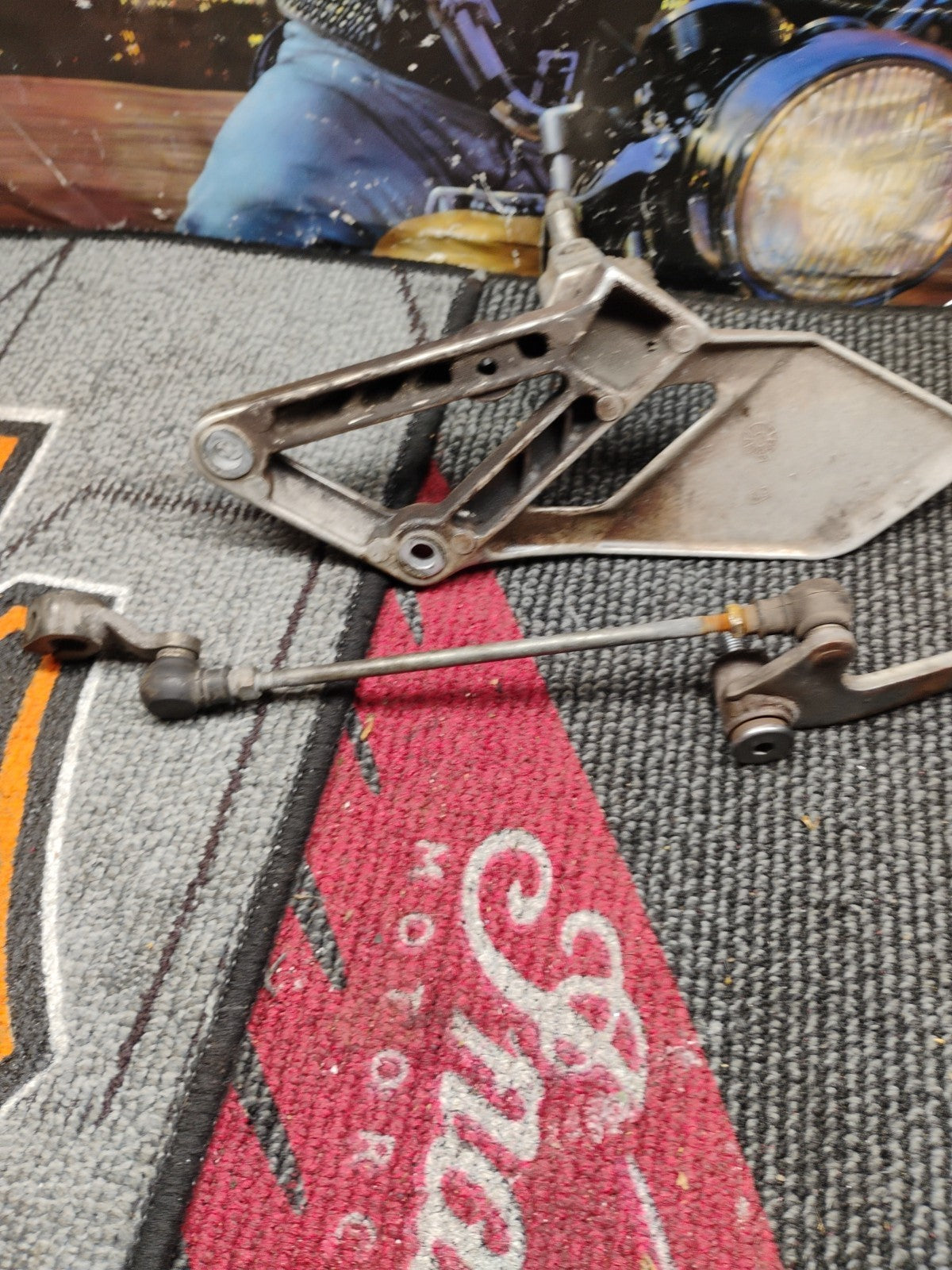 1991 Honda CBR600 F2 CBR 600 600F2 CBR600F Foot Peg Pedal Mount Left Shifter I12