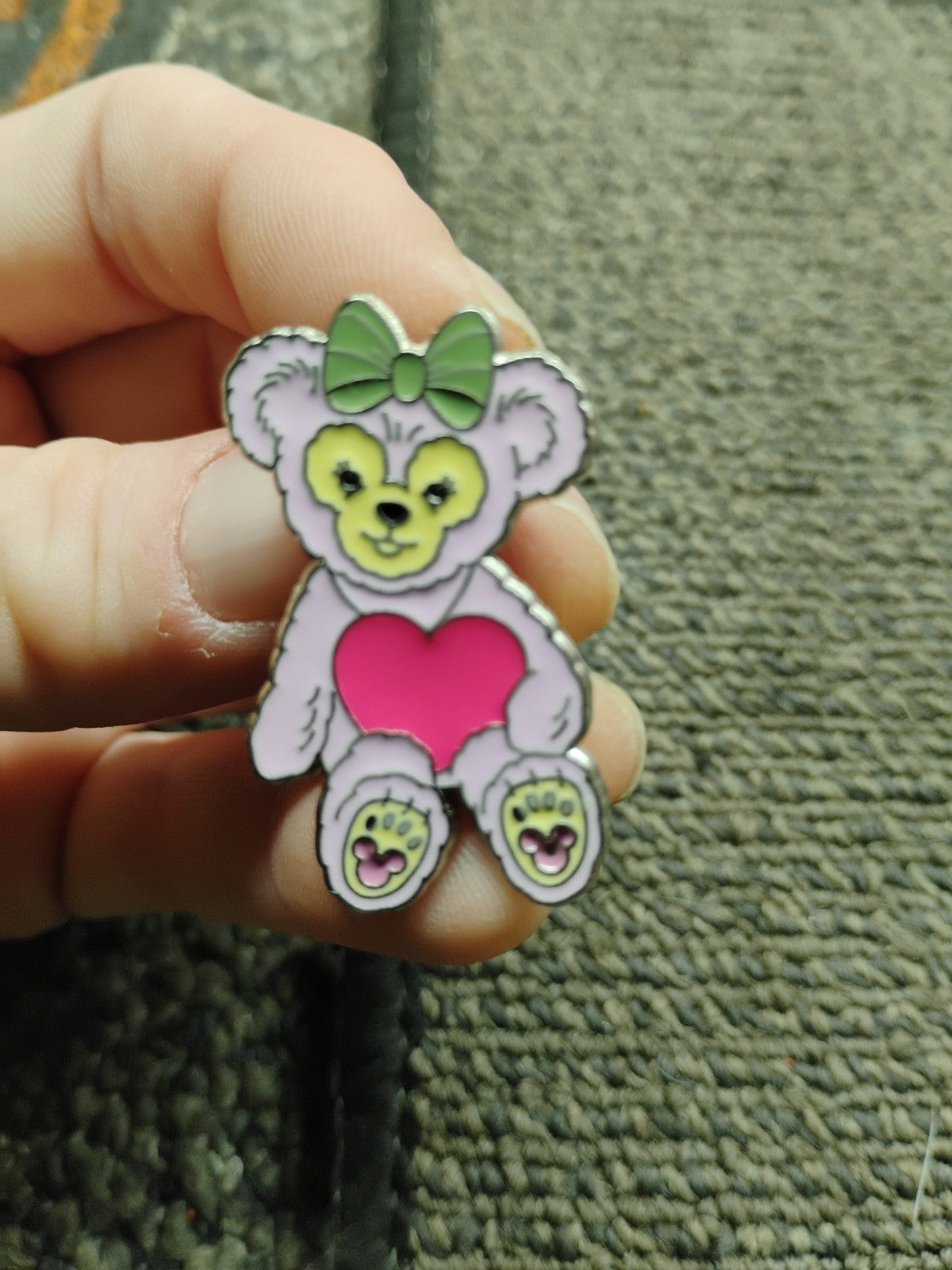Disney Parks Resort Trading pin Shellie May Best Sitting Heart Duffy