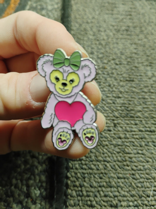 Disney Parks Resort Trading pin Shellie May Best Sitting Heart Duffy