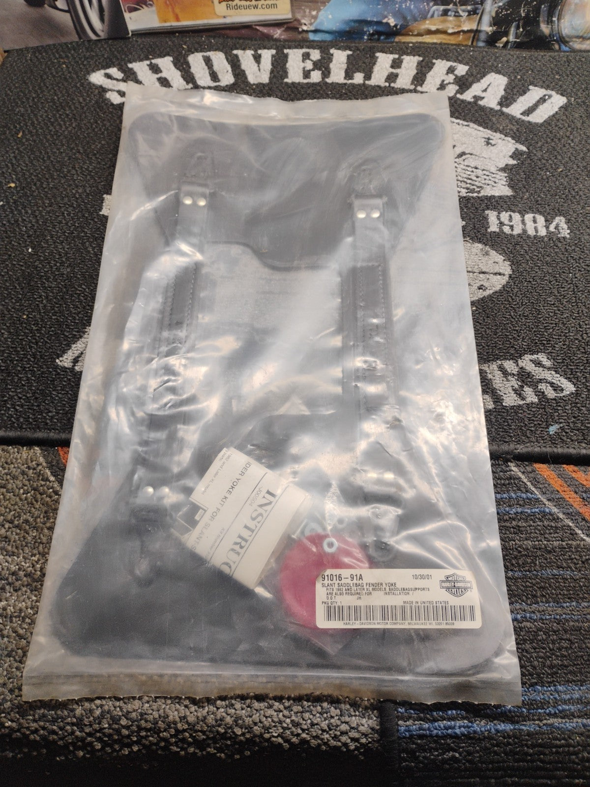 OEM Harley-Davidson Slant Saddlebag Fender Yoke Kit 91016-91A NOS