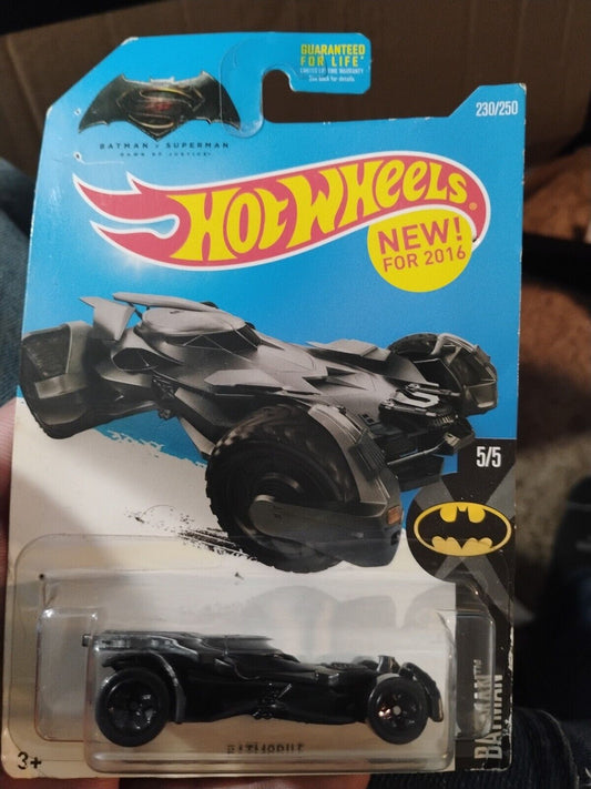 Hot Wheels Batman Batmobile 5/5 DC COMICS 2016