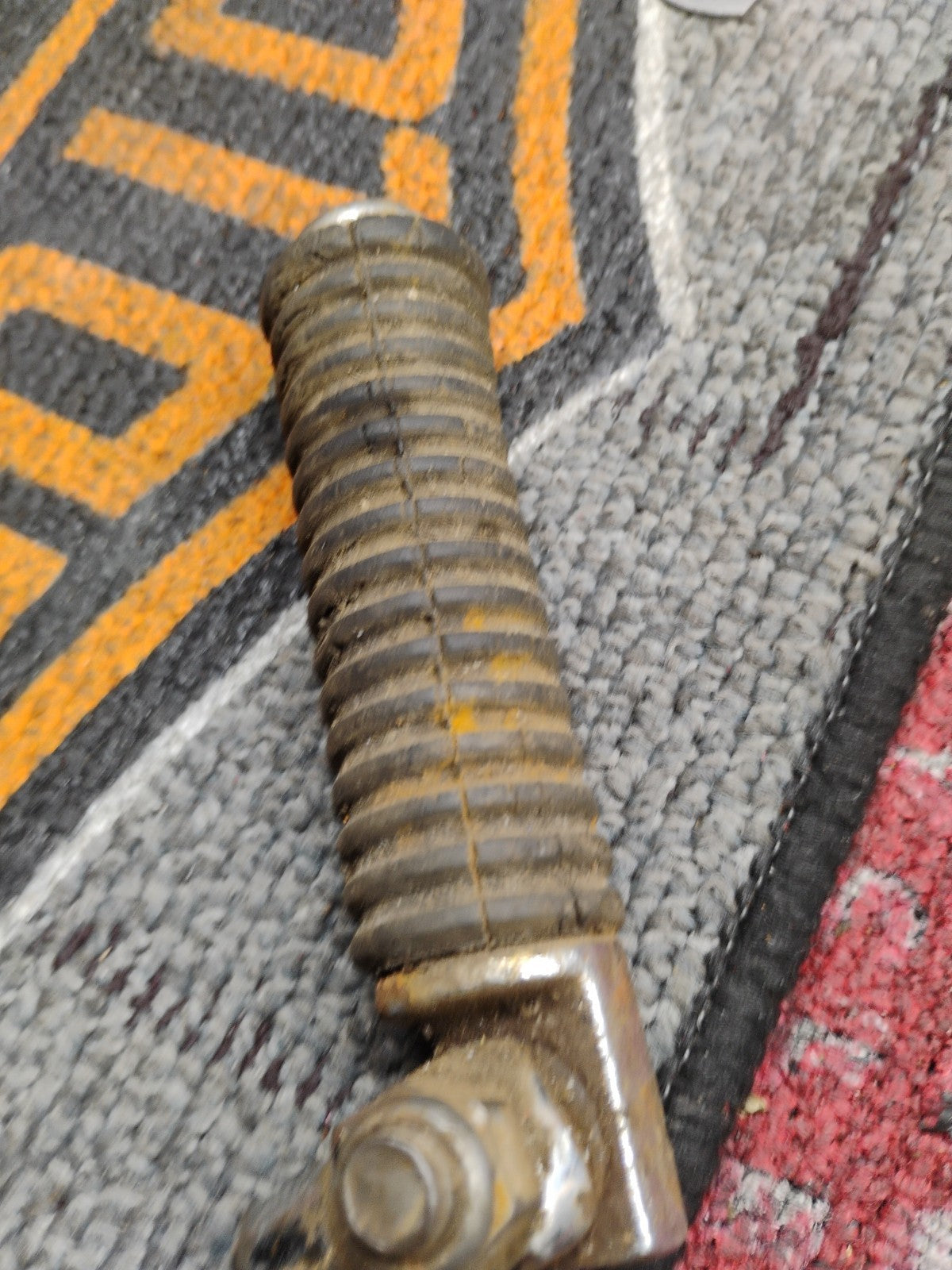 VINTAGE HARLEY DAVIDSON 4" RUBBER PASSENGER FOOT PEG (E)