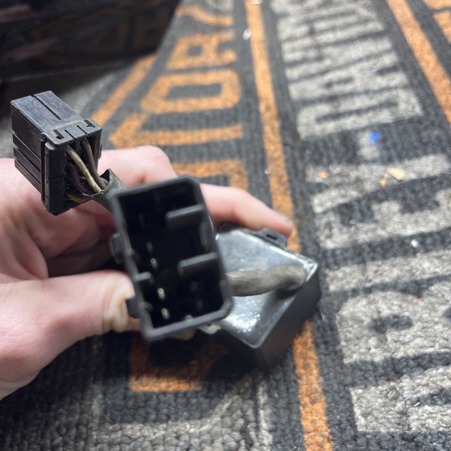 2000 Harley Davidson FXSTB SOFTAIL NIGHT TRAIN ELECTRICAL RELAY PART 2 PLUGS