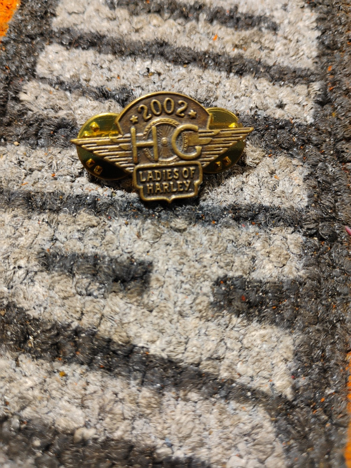 Harley-Davidson HOG 2002 LADIES OF HARLEY Wings 1.25" x .75" PIN lapel