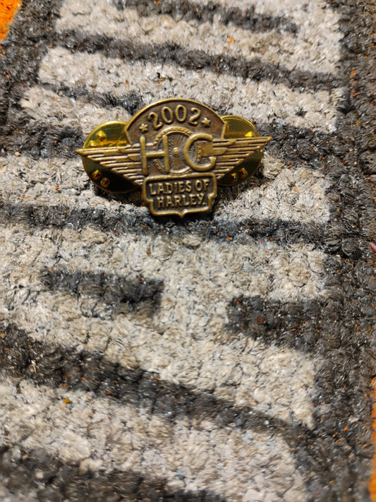 Harley-Davidson HOG 2002 LADIES OF HARLEY Wings 1.25" x .75" PIN lapel