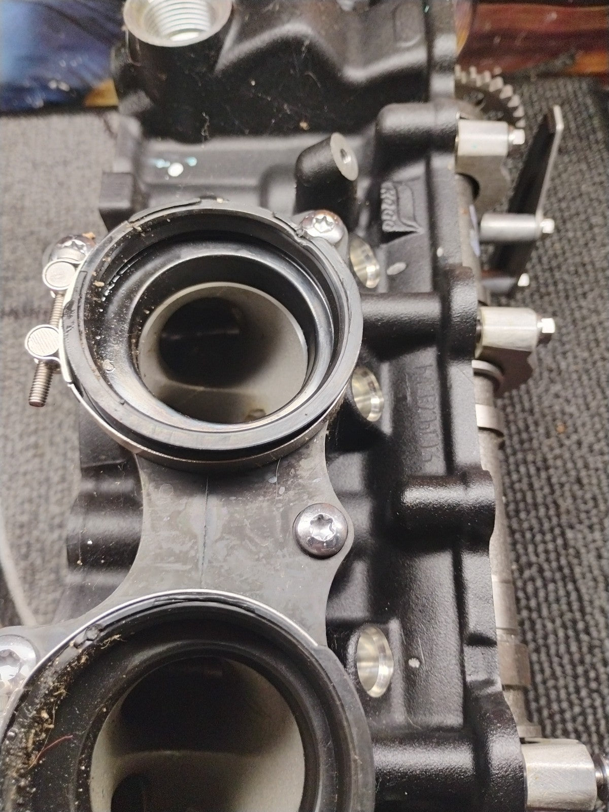 21 Triumph Rocket III 3 GT 2500 engine cylinder head ,valves ,camshaft and more