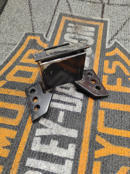 1993 93 Harley Davidson Ultra Classic Electra Glide FLHTCU Back Rest Mount Brack