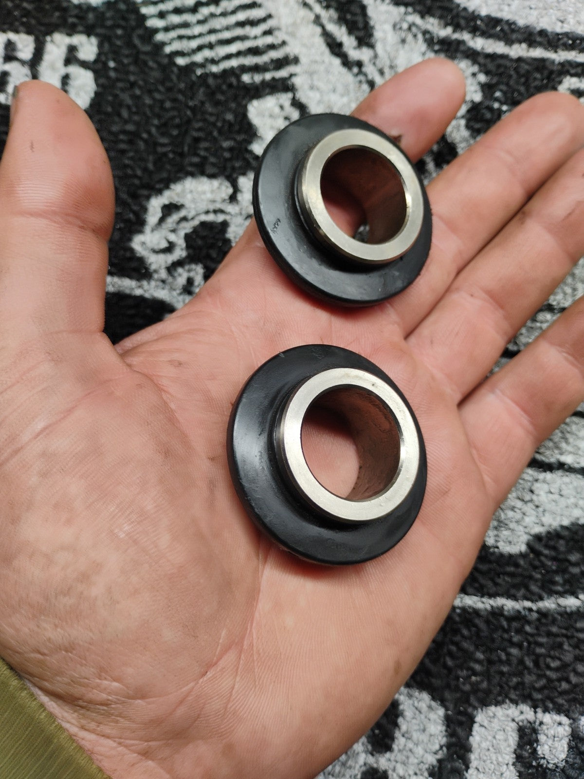 2005 2006 2007 07 08 YAMAHA R1 YZF 1000 OEM FRONT WHEEL SPACERS RIM DAMPER Y118