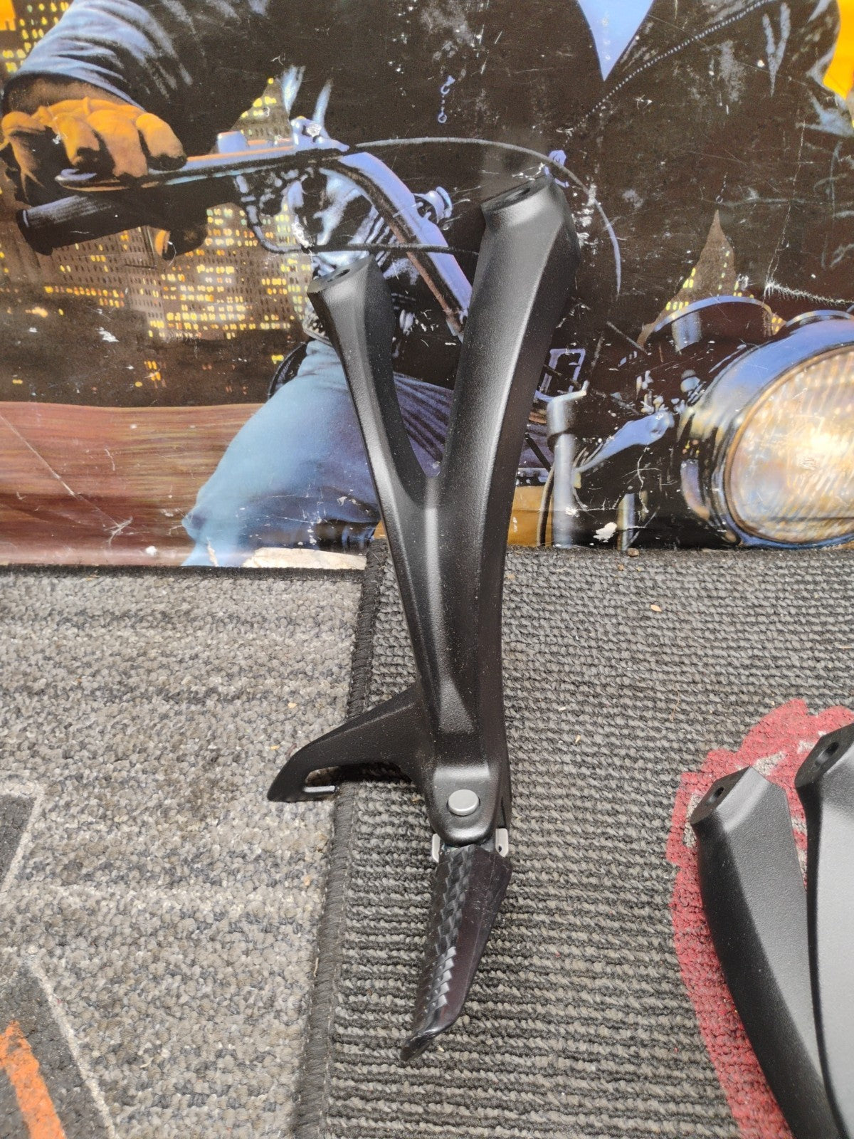 Suzuki Rear Footpeg Assembly R&L 