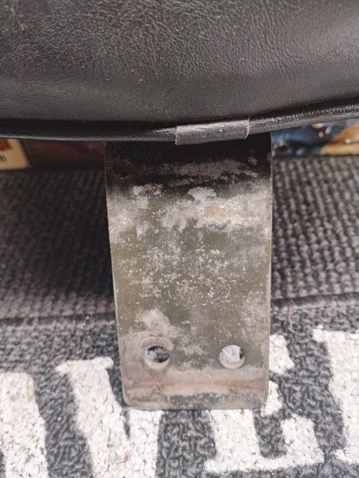 HARLEY DAVIDSON TOURING DRIVERS BACK REST STUDDED SIDES