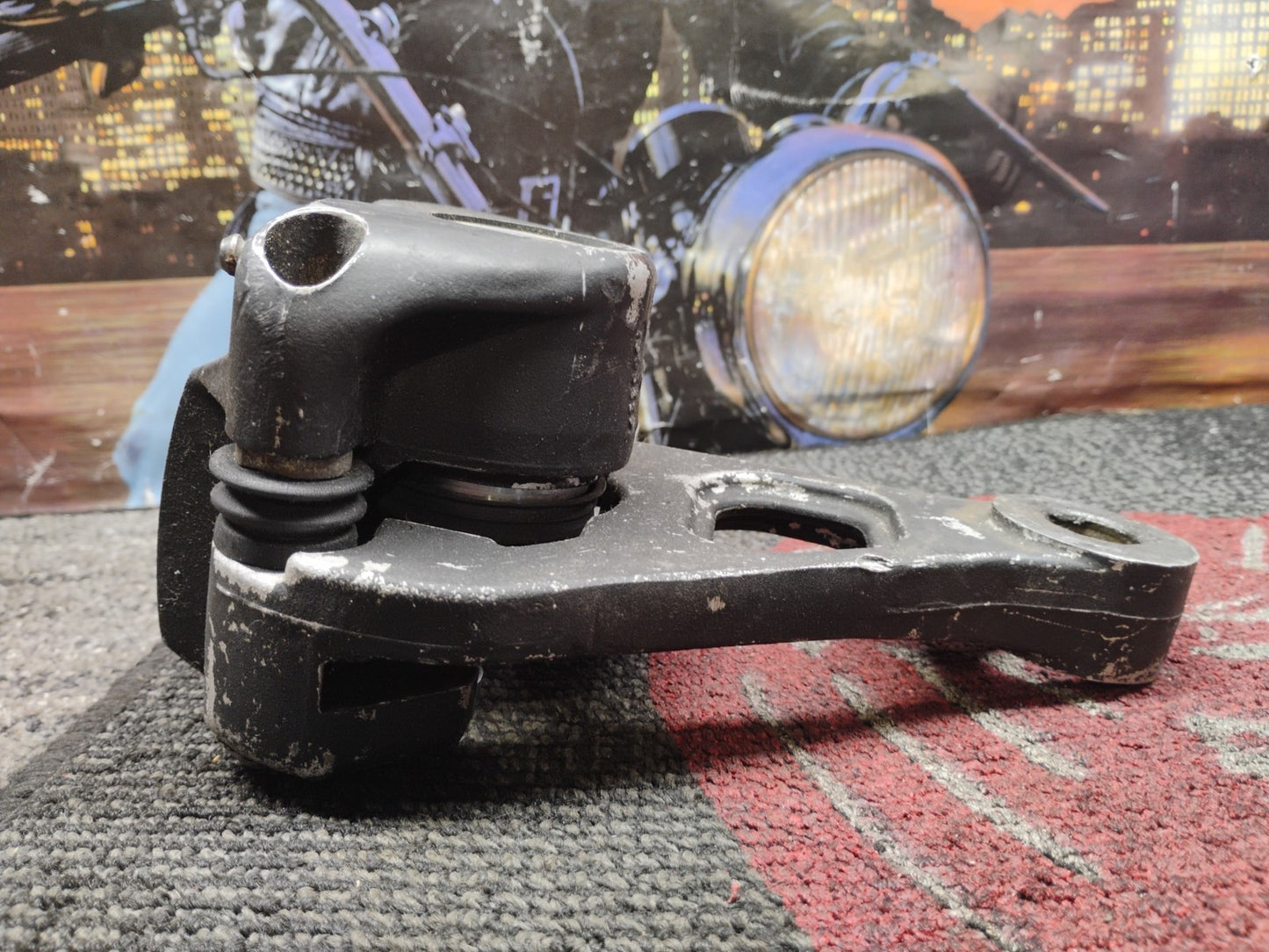 82 HARLEY DAVIDSON SPORTSTER XL1000 REAR GIRLING BRAKE CALIPER W/ MOUNT 34325002