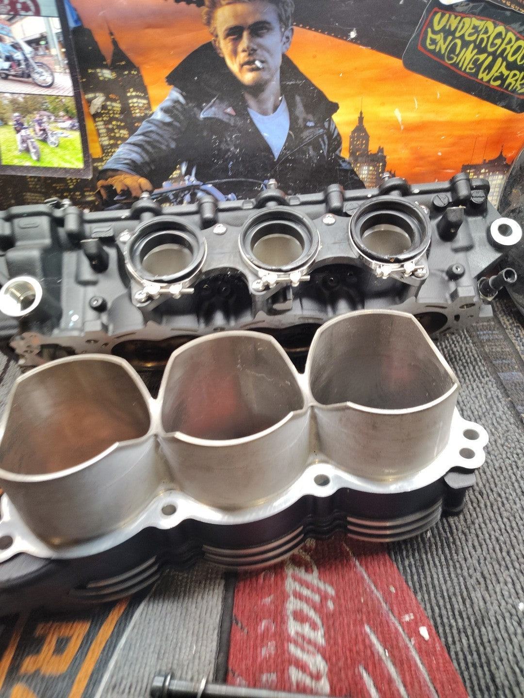 Triumph Speed Triple 1200 RS RR 2021 engine cylinder barrel piston pistons