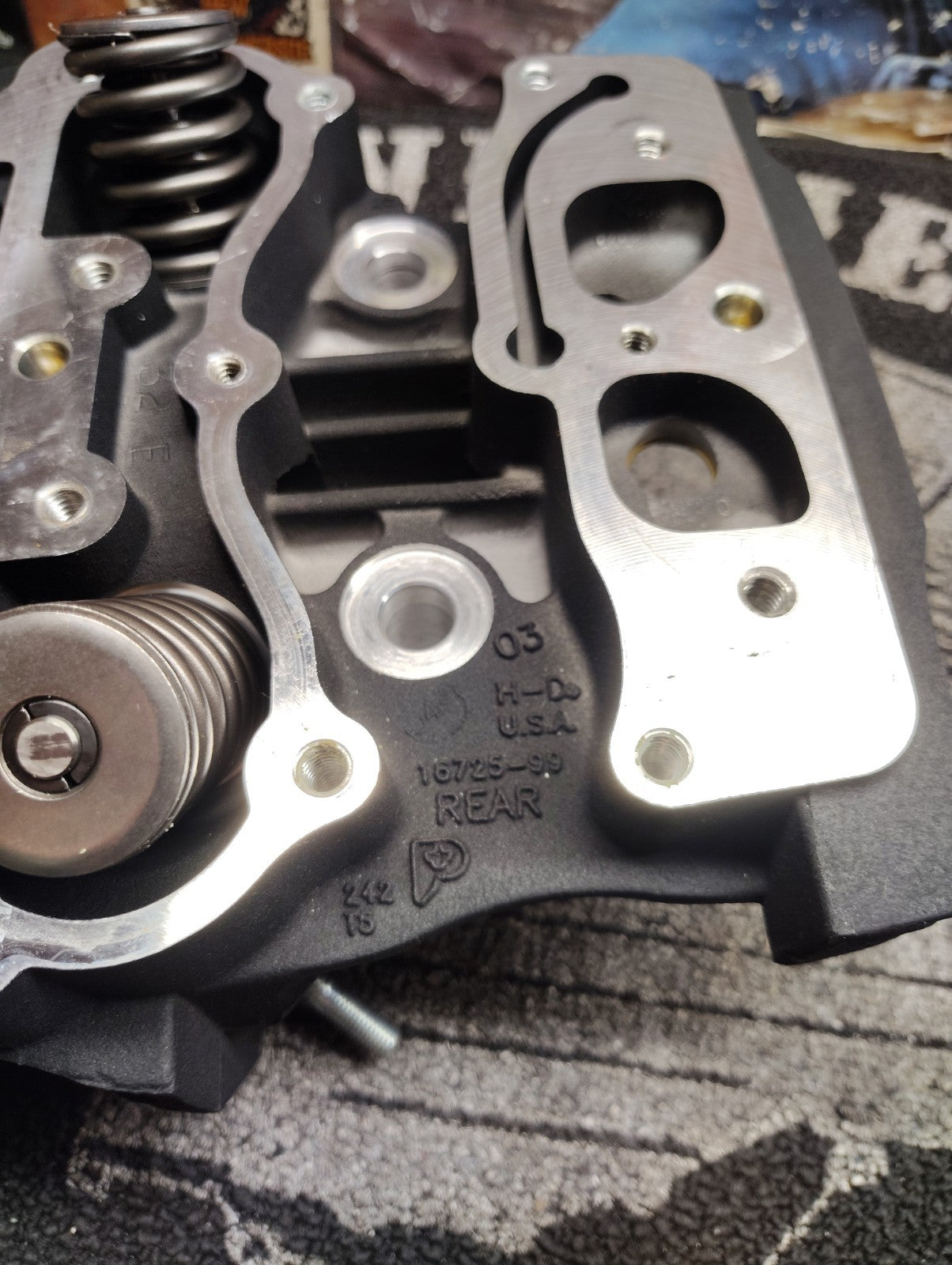 2004 Harley Davidson Road King FLHRSI Front & Rear  Cylinder Head Assembly