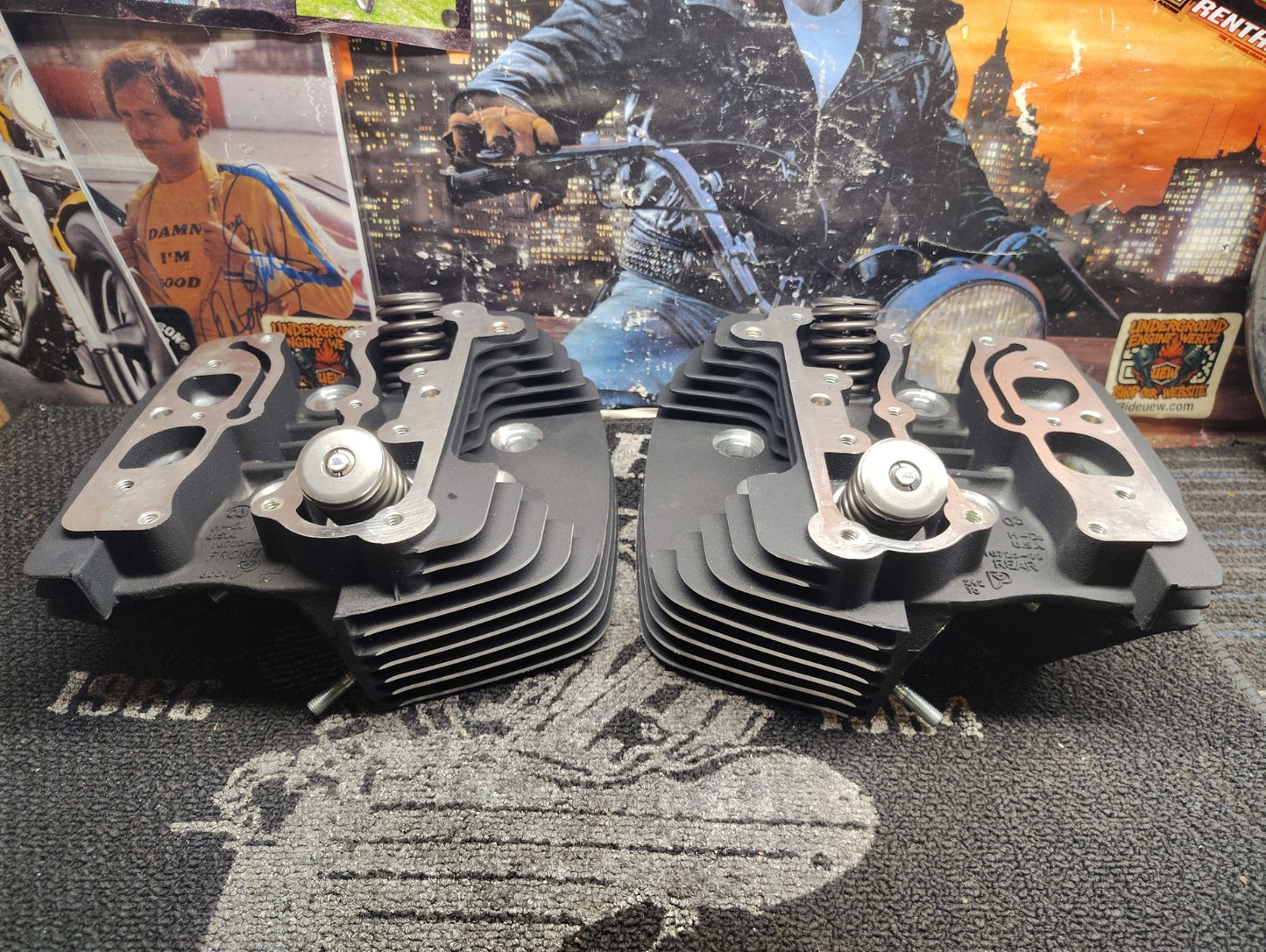 2004 Harley Davidson Road King FLHRSI Front & Rear  Cylinder Head Assembly