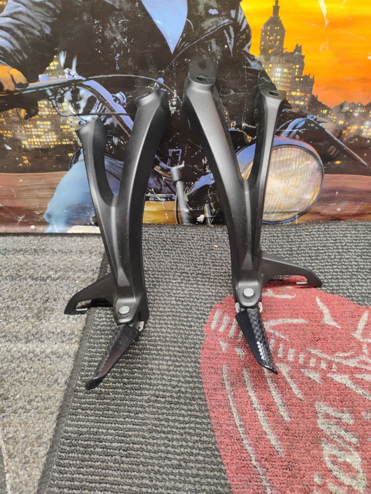 Suzuki Rear Footpeg Assembly R&L 